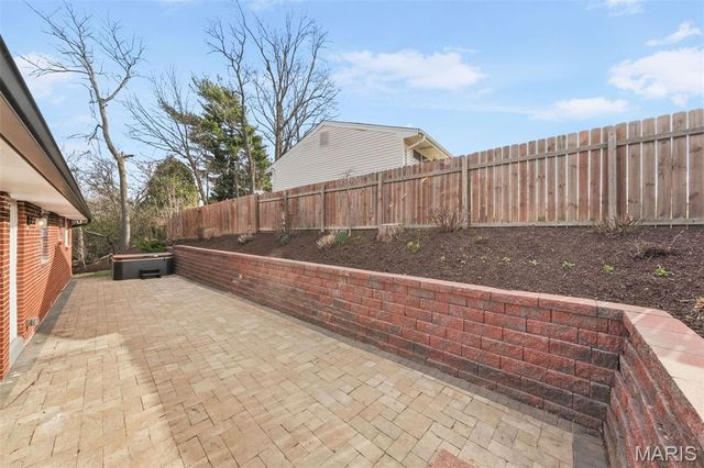 10609 Lochness Court, St Louis, MO 63114