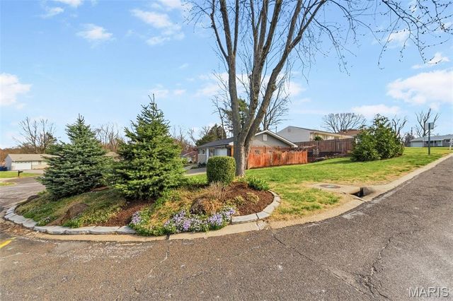 10609 Lochness Court, St Louis, MO 63114