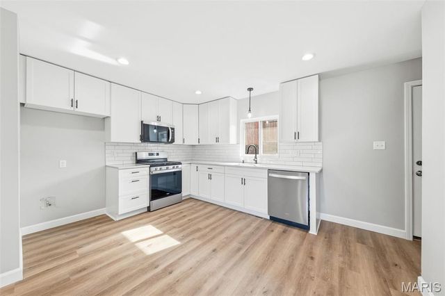 10609 Lochness Court, St Louis, MO 63114