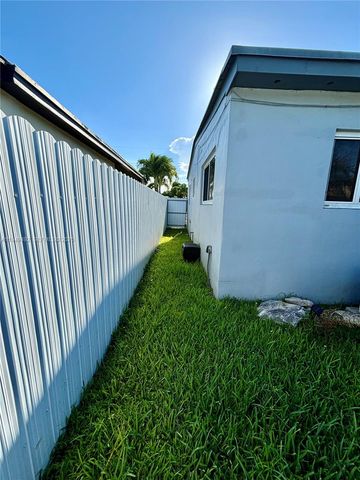 3521 SW 88th Ct, Miami, FL 33165