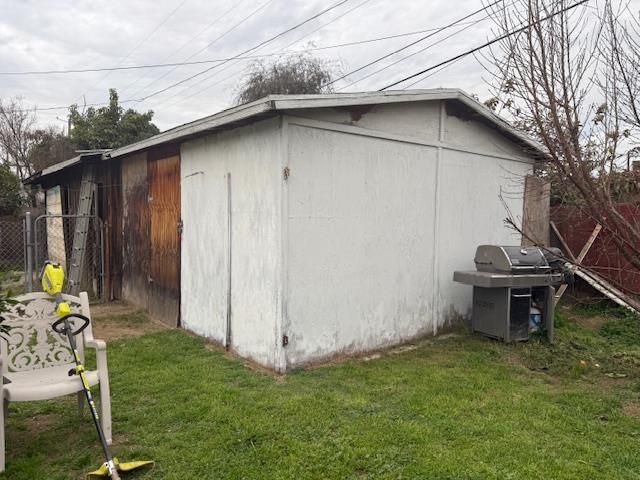 3039 E Hedges Avenue, Fresno, CA 93703