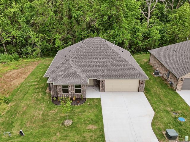 1315 Valley Drive, Gentry, AR 72734