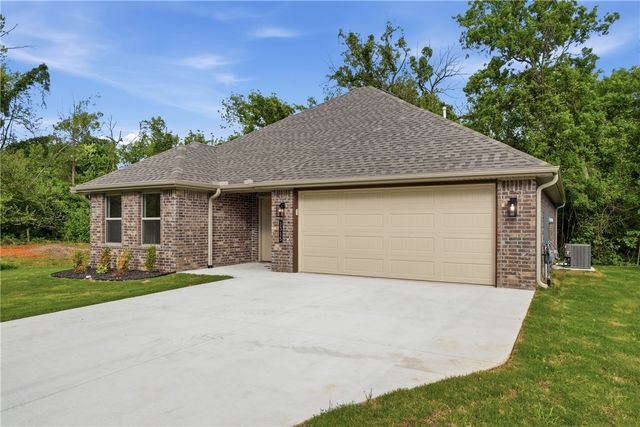 1315 Valley Drive, Gentry, AR 72734