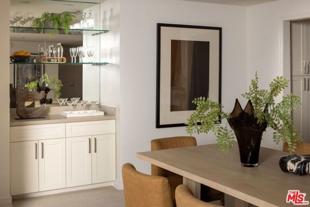 575 S Barrington Avenue 204, Los Angeles, CA 90049