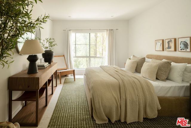 575 S Barrington Avenue 204, Los Angeles, CA 90049