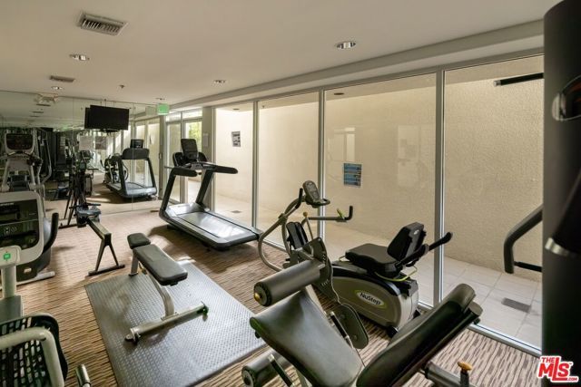 575 S Barrington Avenue 204, Los Angeles, CA 90049