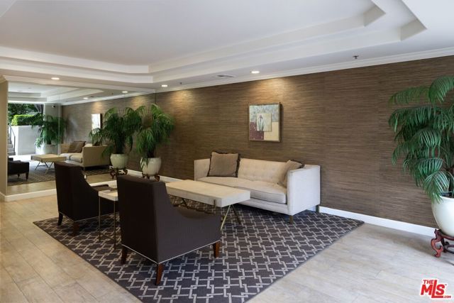 575 S Barrington Avenue 204, Los Angeles, CA 90049