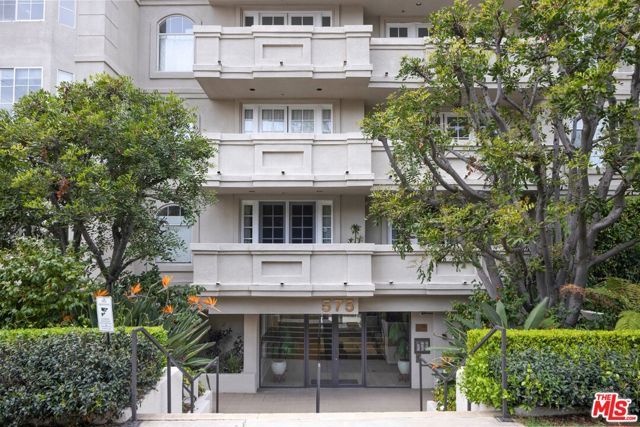 575 S Barrington Avenue 204, Los Angeles, CA 90049