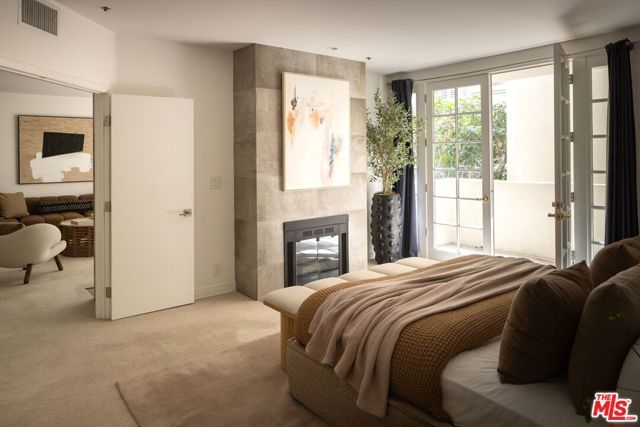 575 S Barrington Avenue 204, Los Angeles, CA 90049