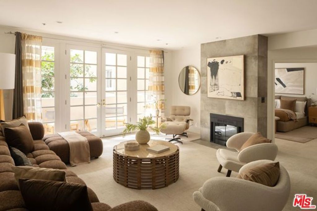 575 S Barrington Avenue 204, Los Angeles, CA 90049