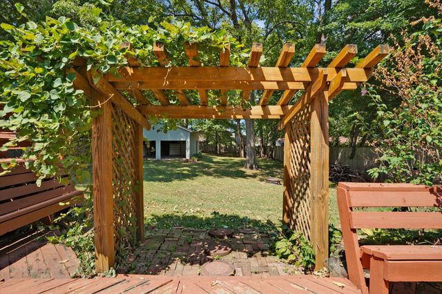 1345 E Walnut Street, Springfield, MO 65802