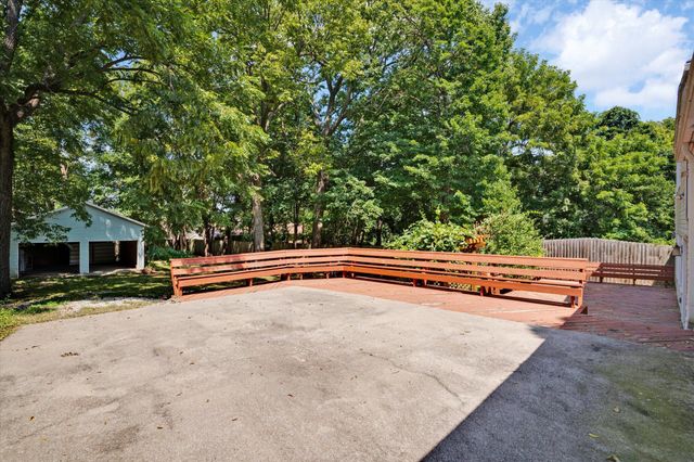 1345 E Walnut Street, Springfield, MO 65802