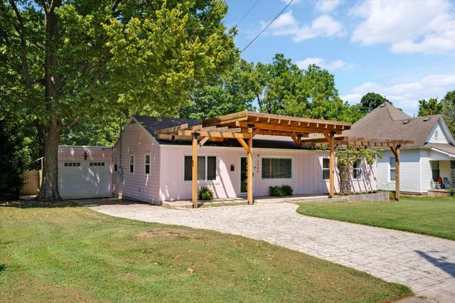 1345 E Walnut Street, Springfield, MO 65802