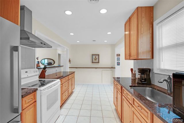 16899 Beech Daly Road, Redford, MI 48240