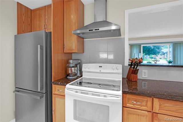 16899 Beech Daly Road, Redford, MI 48240