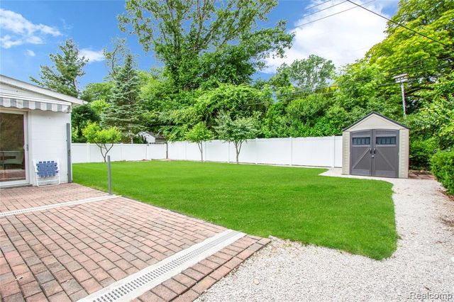 16899 Beech Daly Road, Redford, MI 48240