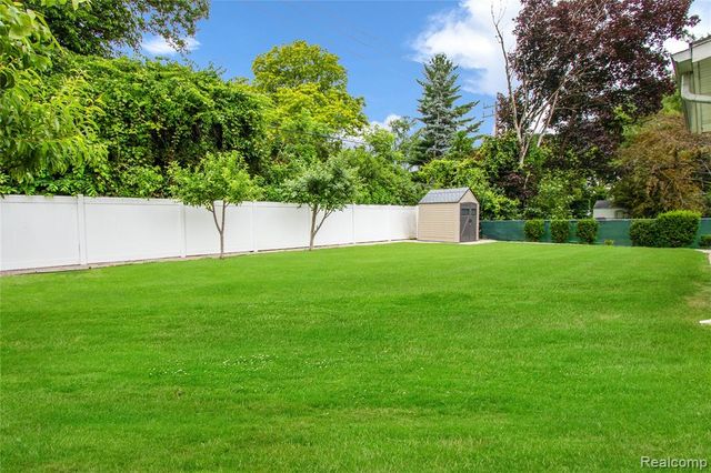 16899 Beech Daly Road, Redford, MI 48240