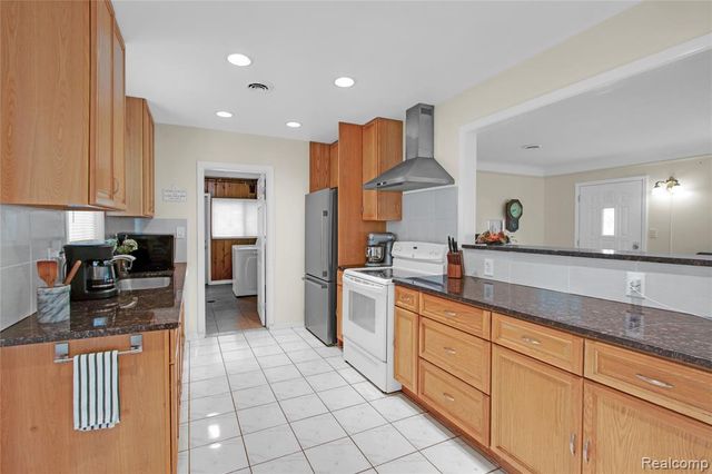 16899 Beech Daly Road, Redford, MI 48240