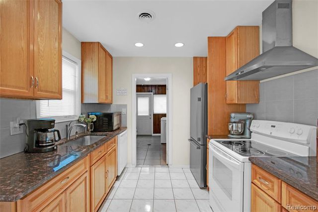16899 Beech Daly Road, Redford, MI 48240