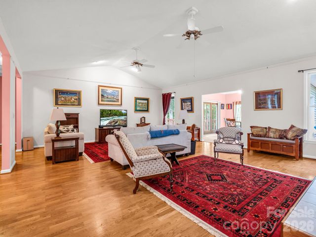 385 Park Street, Columbus, NC 28722