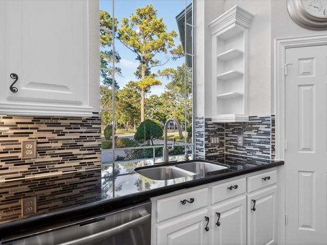 11 Gleannloch Estates Drive, Spring, TX 77379