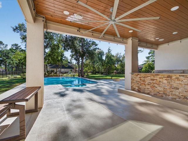 11 Gleannloch Estates Drive, Spring, TX 77379