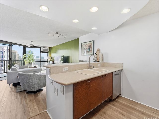 60 N Beretania Street 3010, Honolulu, HI 96817