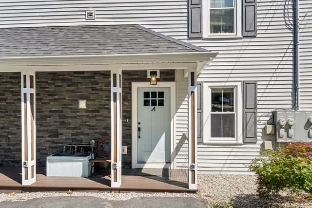 54 Canterbury St A, Hingham, MA 02043
