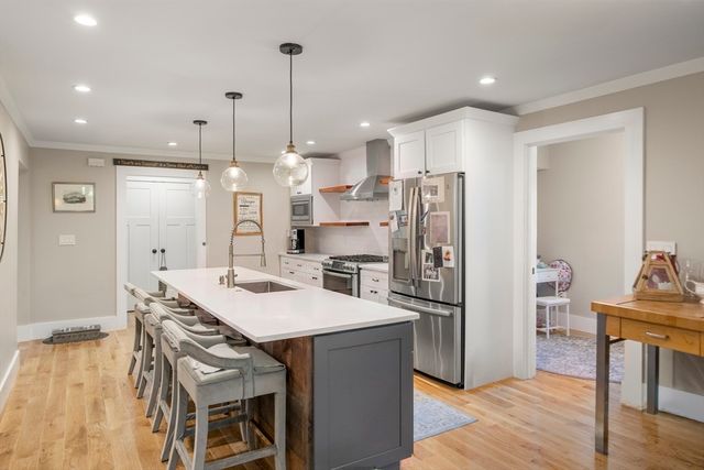 54 Canterbury St A, Hingham, MA 02043