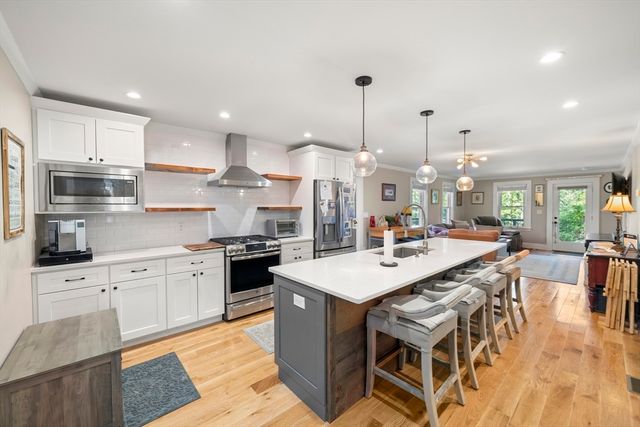 54 Canterbury St A, Hingham, MA 02043