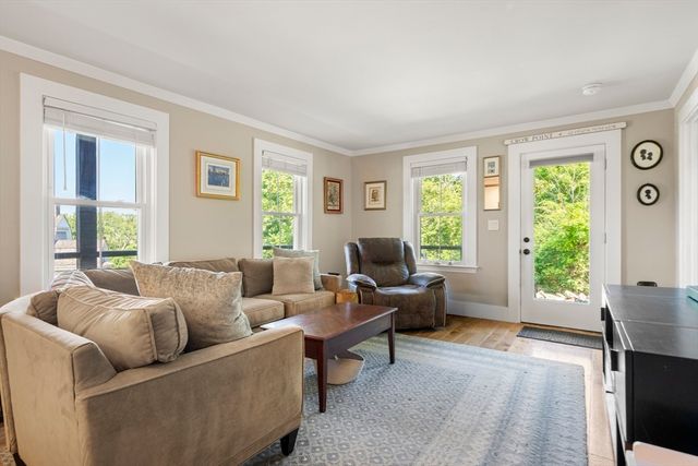54 Canterbury St A, Hingham, MA 02043