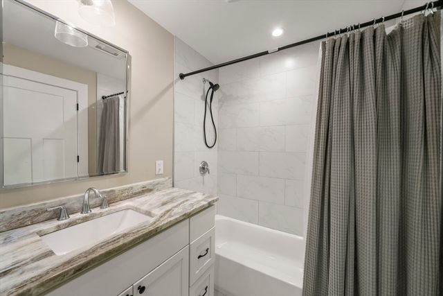 54 Canterbury St A, Hingham, MA 02043
