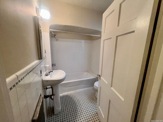 424 E Ashby Pl Apt 1, San Antonio, TX 78212