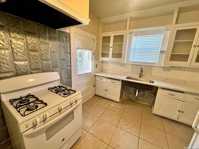 424 E Ashby Pl Apt 1, San Antonio, TX 78212