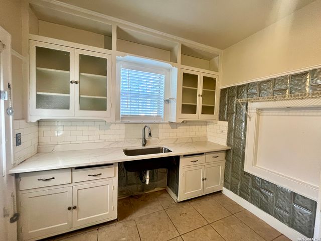 424 E Ashby Pl Apt 1, San Antonio, TX 78212