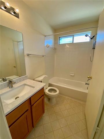 512 Celery LOOP, Austin, TX 78748