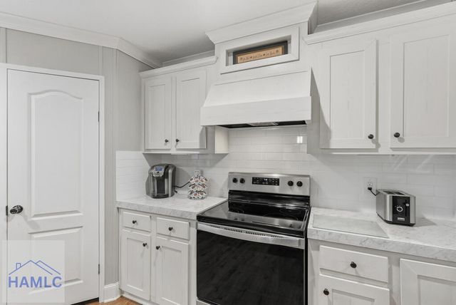 454 Pine Avenue, Midway, GA 31320