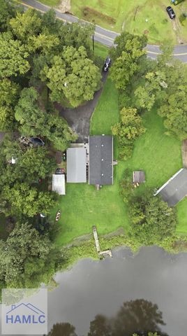 454 Pine Avenue, Midway, GA 31320