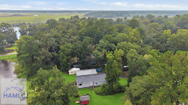454 Pine Avenue, Midway, GA 31320