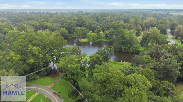 454 Pine Avenue, Midway, GA 31320