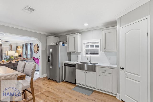 454 Pine Avenue, Midway, GA 31320