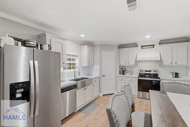 454 Pine Avenue, Midway, GA 31320