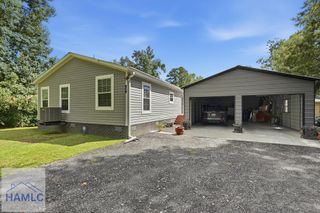 454 Pine Avenue, Midway, GA 31320