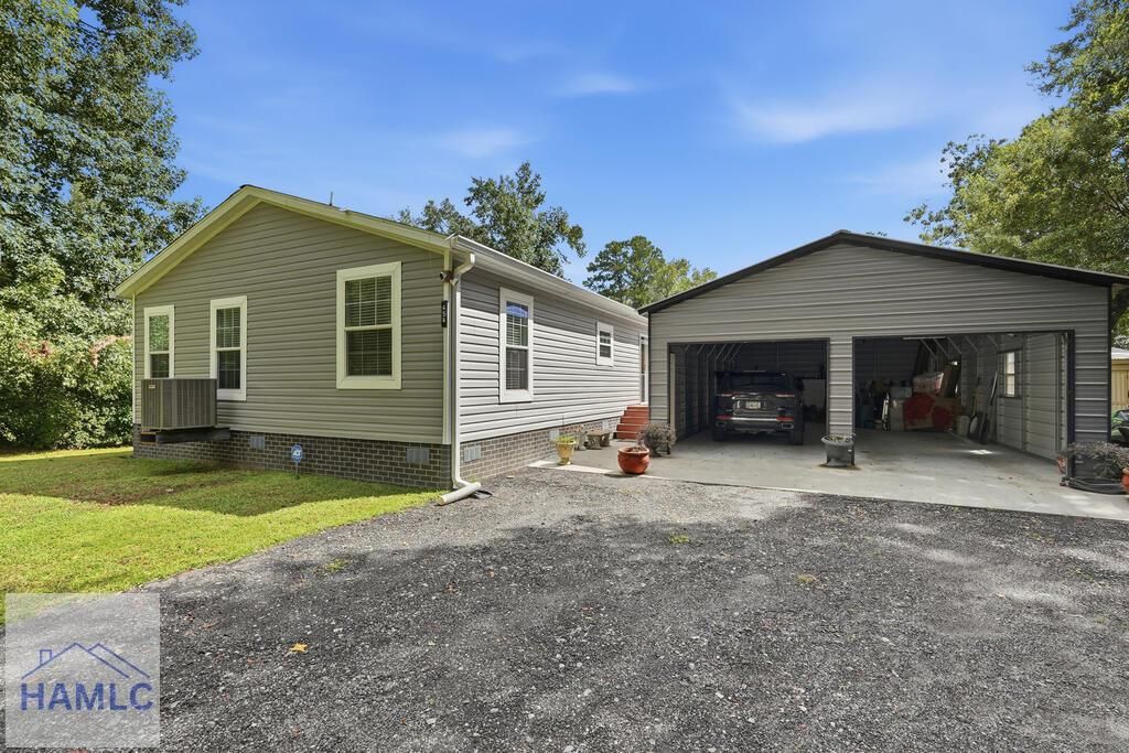 454 Pine Avenue, Midway, GA 31320
