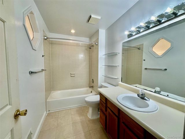 66 Creekside Circle, Spring Valley, NY 10977