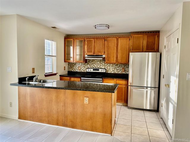 66 Creekside Circle, Spring Valley, NY 10977