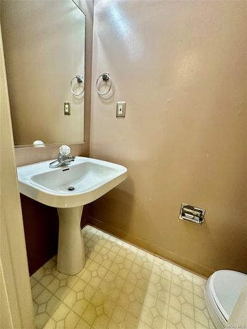 66 Creekside Circle, Spring Valley, NY 10977