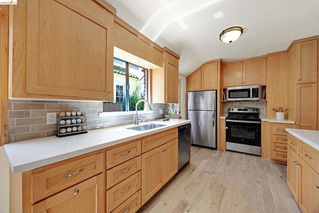 458 Key Blvd, Richmond, CA 94805