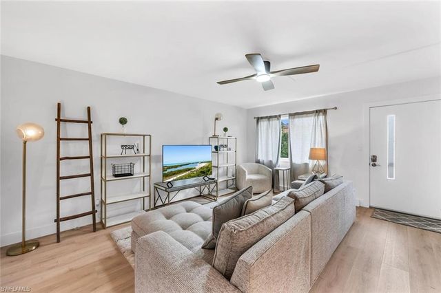 1100 Gulf Shore BLVD N 312, Naples, FL 34102