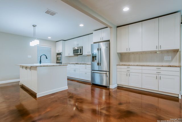 335 Sharon, Boerne, TX 78006